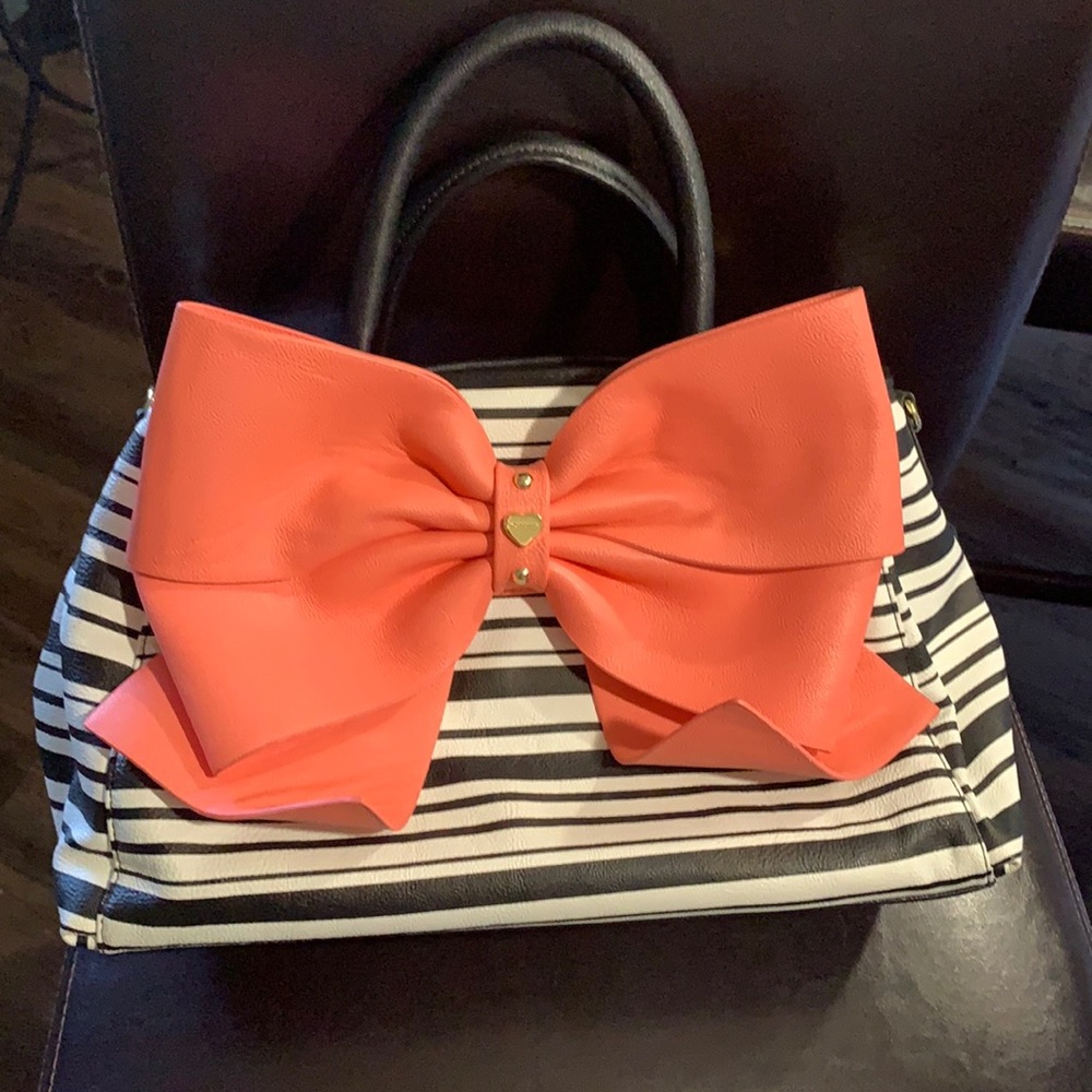 Betsey Johnson bow bag without strap